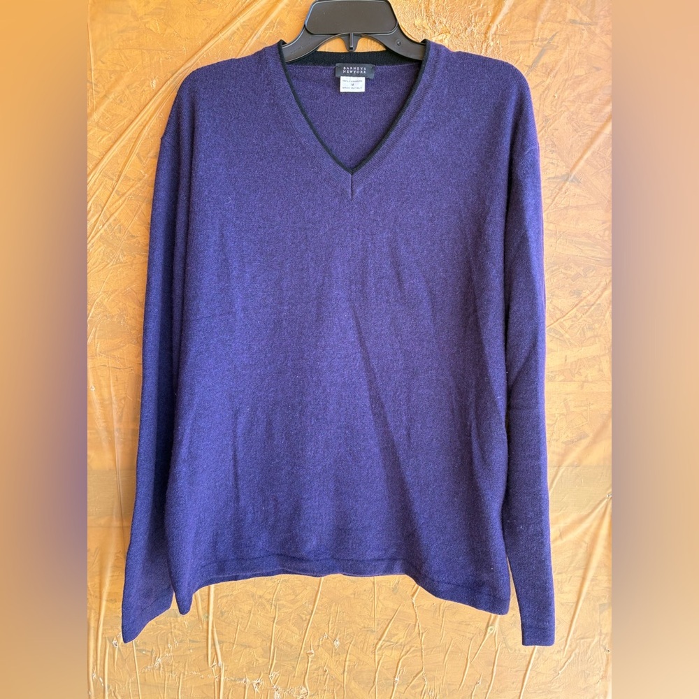 Barney’s New York Purple V-Neck 100% Cashmere Sweater Size Medium